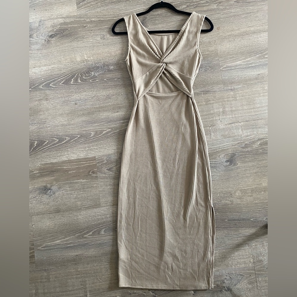 Form Fitting Dress (M)